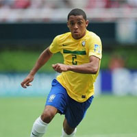 Chelsea sign Brazilian defender Wallace