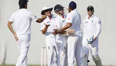 India restricted to 316 at Eden