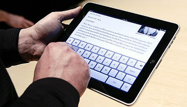 Apple sells three million iPads over weekend