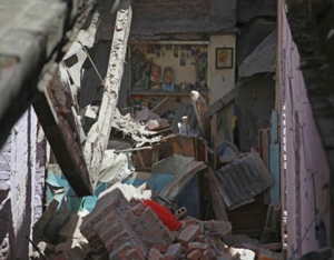 7.4 QUAKE JOLTS MEXICO