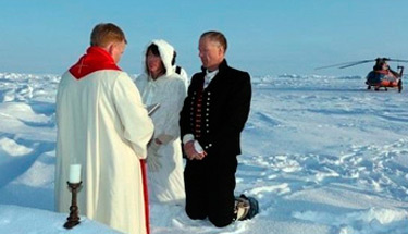 Norwegian couple marries at North Pole