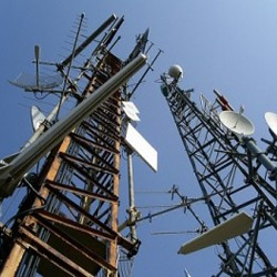  Britain launches first 4G mobile service