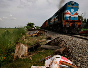 train hits jeep in up, 15 killed