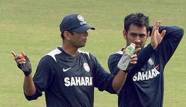 Dravid to Dhoni: quit T20 captaincy but remain Test skipper