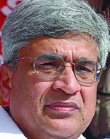 Left forces alone can fight corruption: Karat