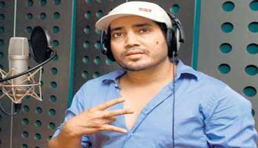 Mika to lend voice for Amitabh, Aamir