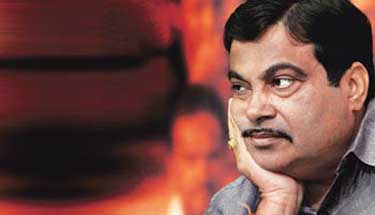 Gadkari greeted with black flags in Lucknow