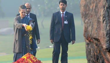 Nation pays tributes to Indira on her 95th birth anniversary