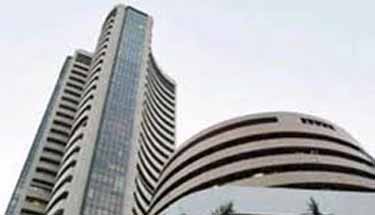 Sensex trades flat, bank and metal stocks plummet